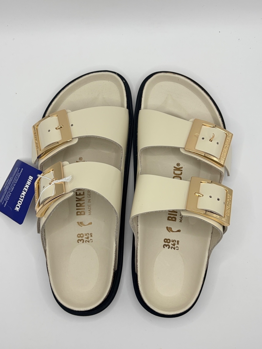 Birkenstock Arizona Big Buckle sandals in creamy Ecru 7 Womens - NO BOX - NEW
